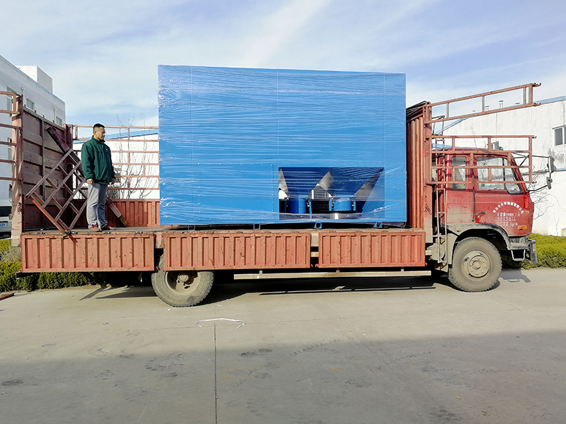 山东除尘设备厂家，滤筒除尘器发往客户现场