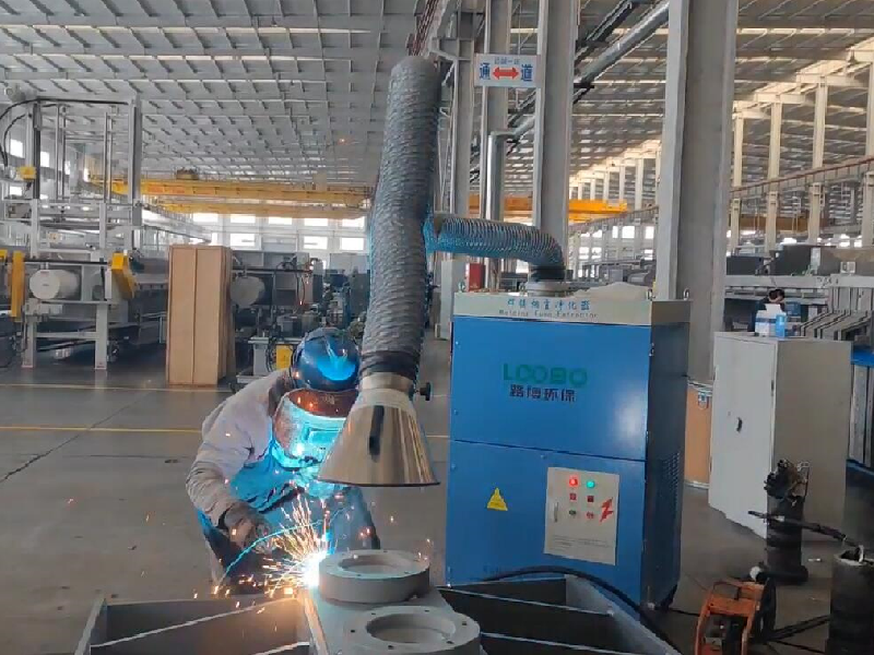 移动式焊接烟尘净化器：车间健康“标配”，智能清灰与长效运行的绿色解决方案